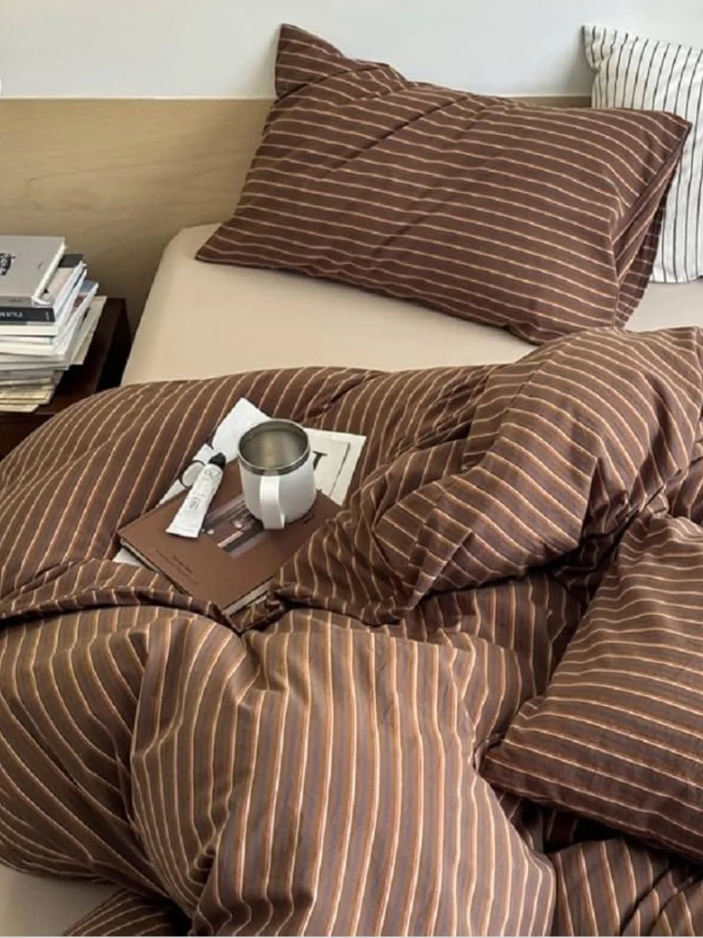 NEW Retro Brown Striped Duvet Cover Set with Zipper. 3 pieces.